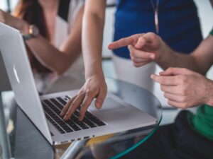 Cum rezolvi rapid problemele de conectare la conferințele online