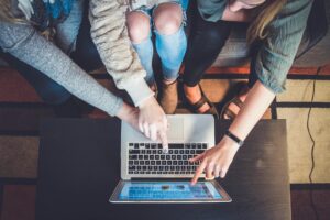 Cum comunici eficient în familie și eviți conflictele
