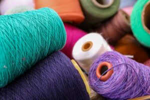 Decorarea locuinței în stil etnic – inspirație și sfaturi practice