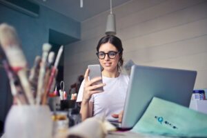 Cele mai bune aplicații mobile pentru controlul casei inteligente