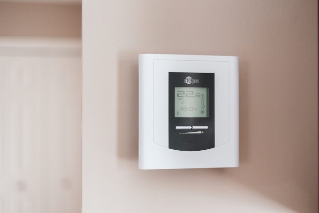 Top dispozitive inteligente care te ajută să reduci consumul de energie