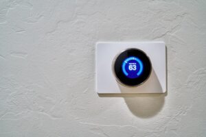 Dispozitive smart care te ajută să controlezi și să reduci risipa de energie
